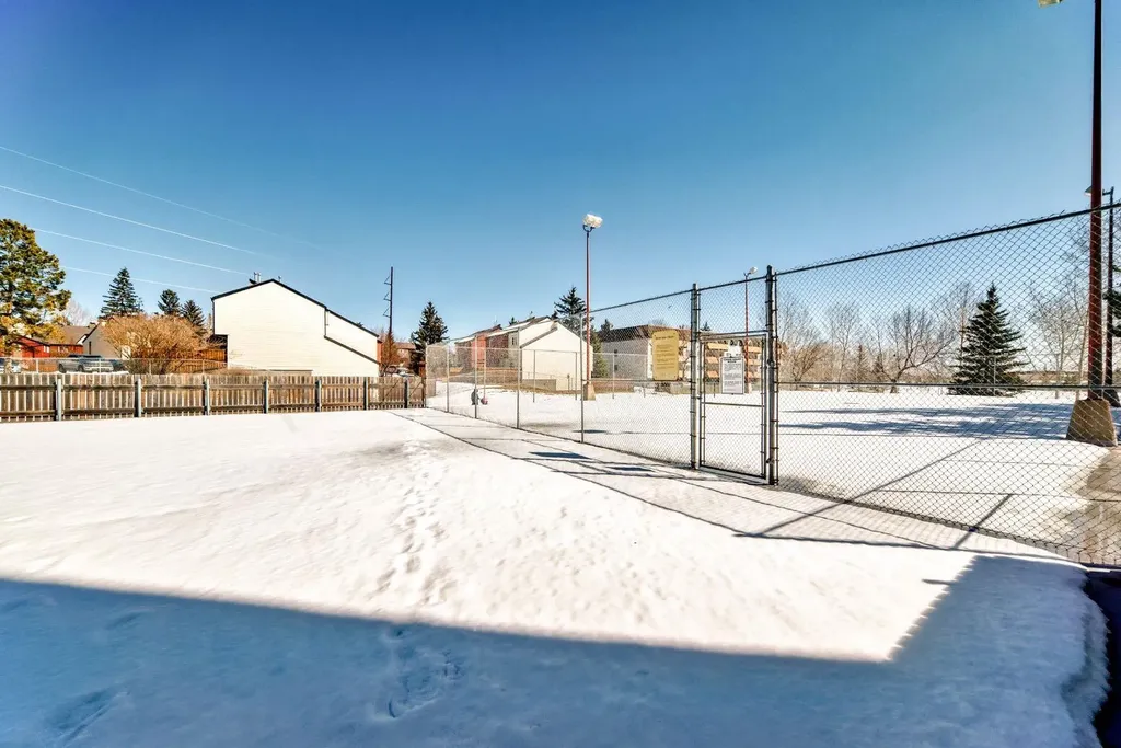 4944 Dalton Drive NW Calgary AB T3A 2E6