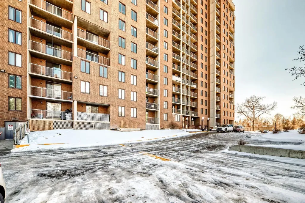 4944 Dalton Drive NW Calgary AB T3A 2E6