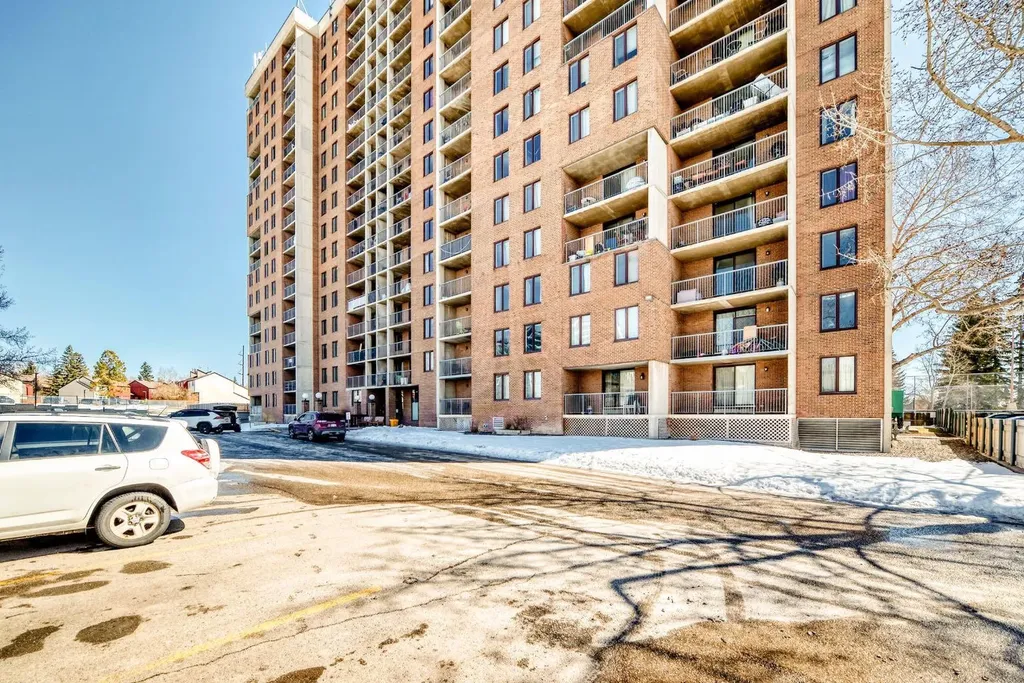 4944 Dalton Drive NW Calgary AB T3A 2E6