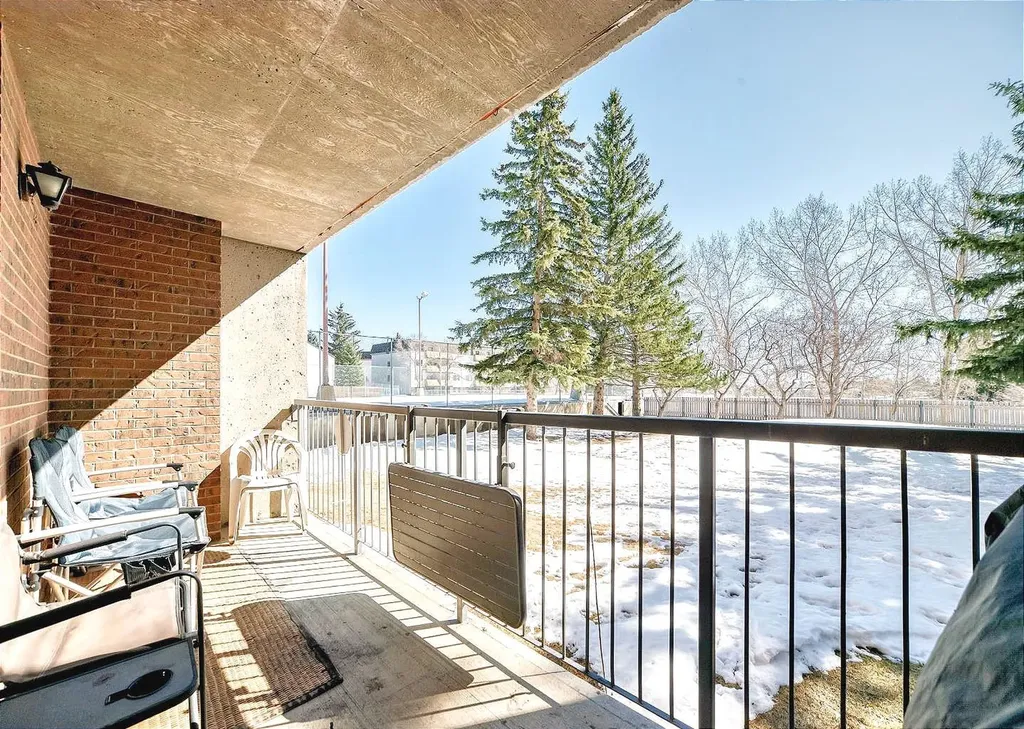 4944 Dalton Drive NW Calgary AB T3A 2E6