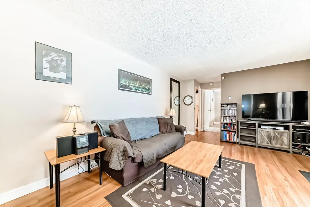 4944 Dalton Drive NW Calgary AB T3A 2E6