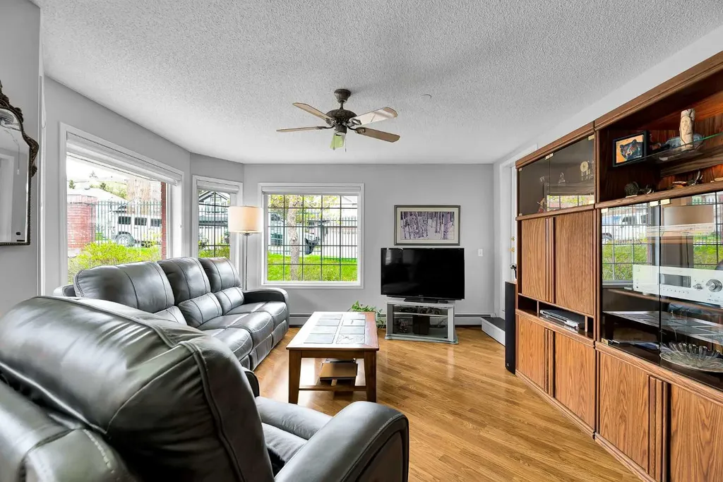 3206 Sienna Park Green SW Calgary AB T3H3N7