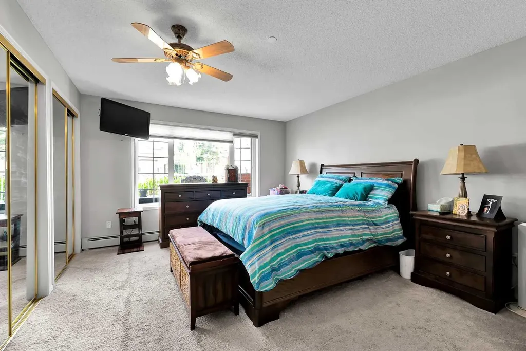 3206 Sienna Park Green SW Calgary AB T3H3N7