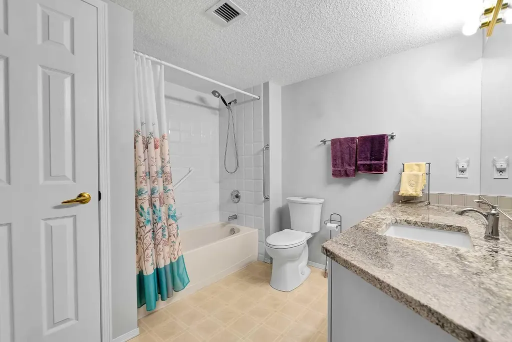 3206 Sienna Park Green SW Calgary AB T3H3N7