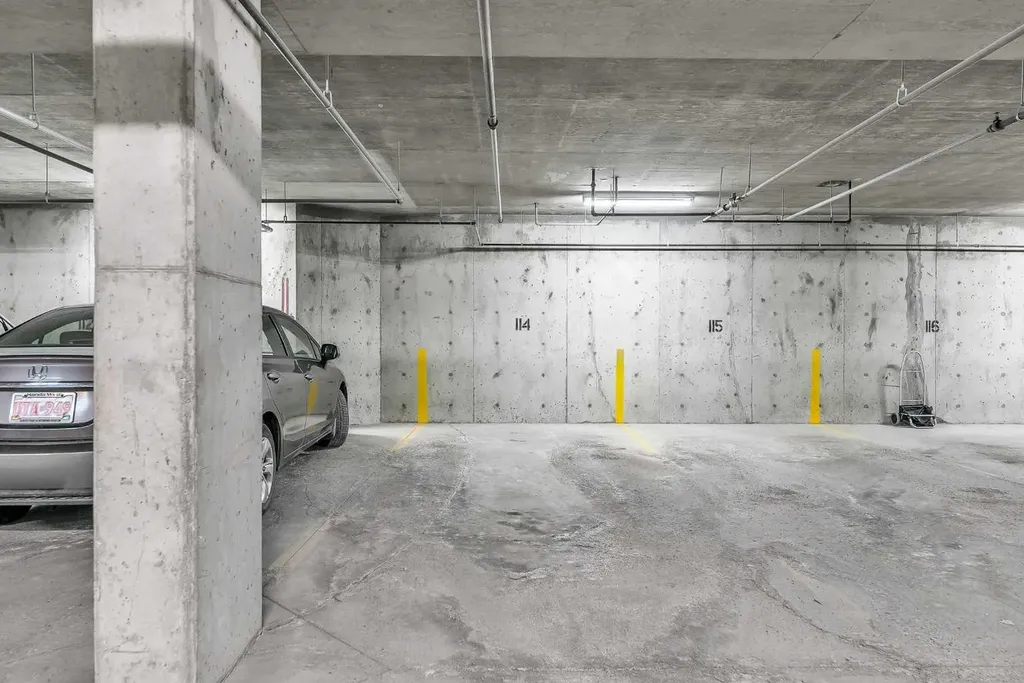3206 Sienna Park Green SW Calgary AB T3H3N7