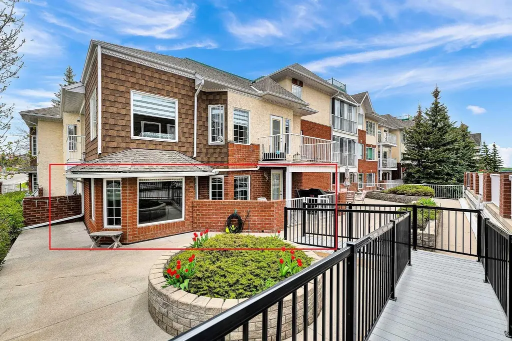 3206 Sienna Park Green SW Calgary AB T3H3N7