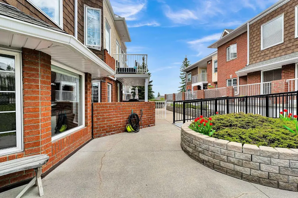 3206 Sienna Park Green SW Calgary AB T3G3N7