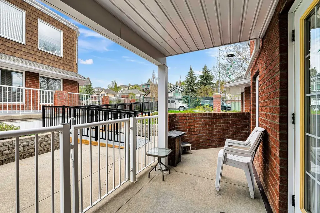 3206 Sienna Park Green SW Calgary AB T3G3N7