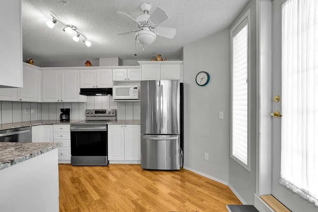3206 Sienna Park Green SW Calgary AB T3G3N7