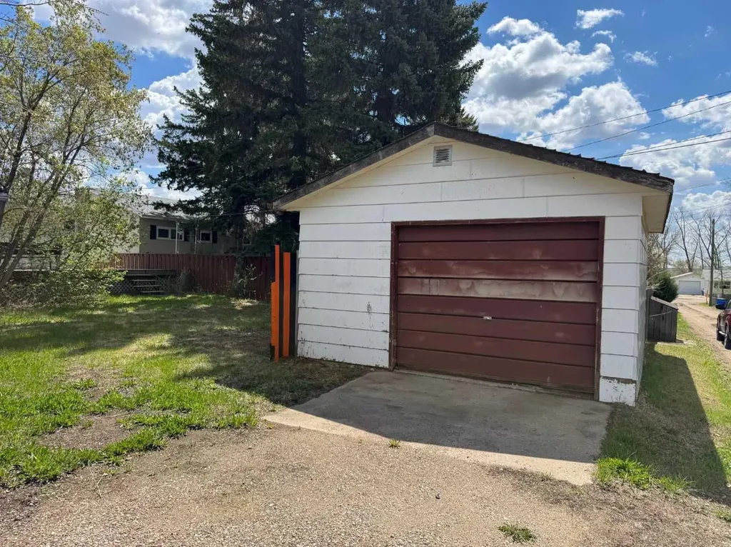 5120 45 Street Provost AB T0B 3S0