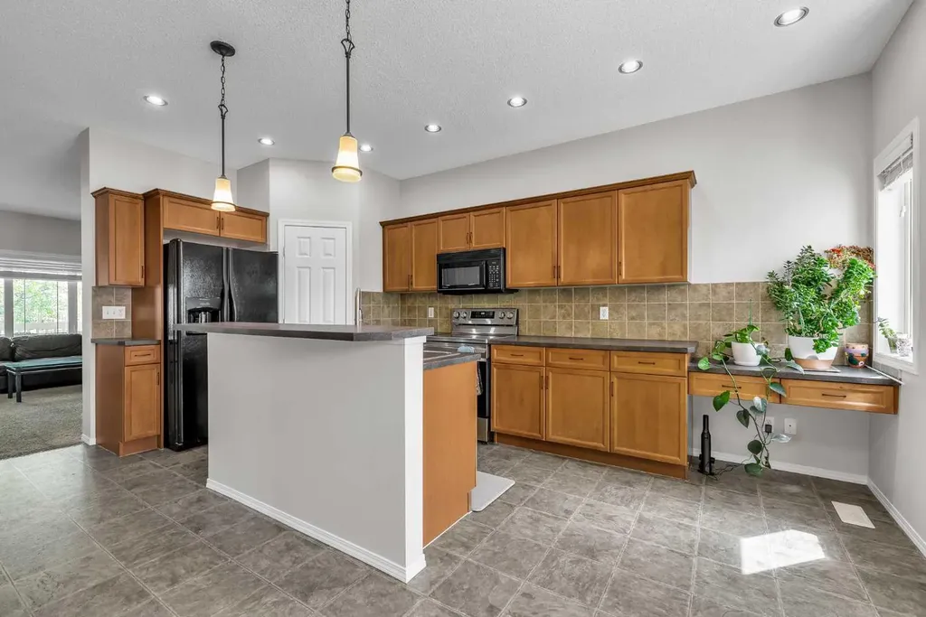 242 Copperstone Grove SE Calgary AB T2Z 4X7
