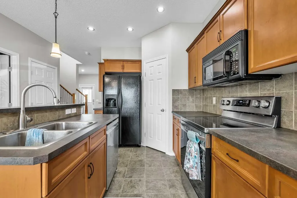 242 Copperstone Grove SE Calgary AB T2Z 4X7