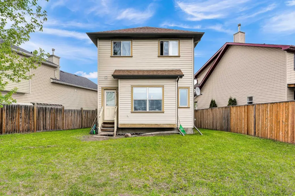 242 Copperstone Grove SE Calgary AB T2Z 4X7