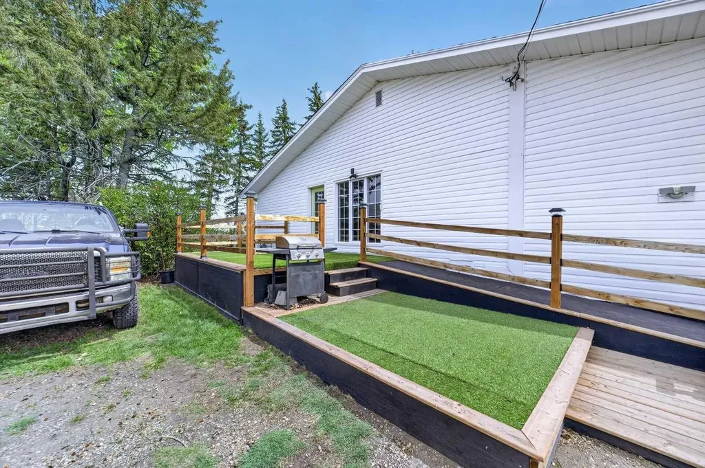 27213 Township Road 333 Rural Mountain View County AB T4H 4A2