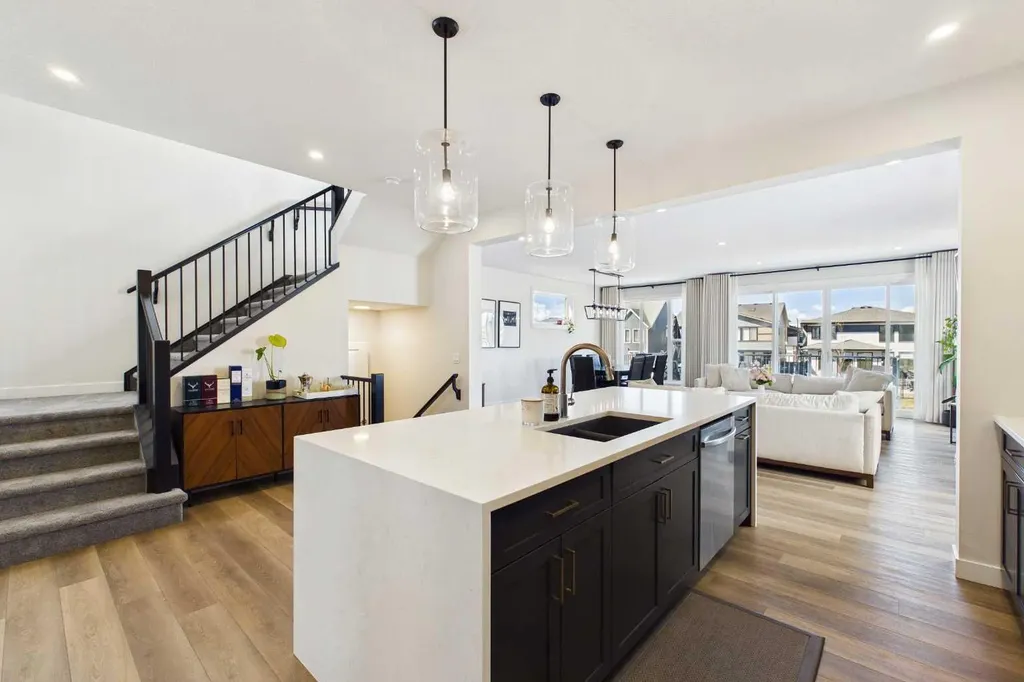 59 Royston Rise NW Calgary AB T3L 0K1