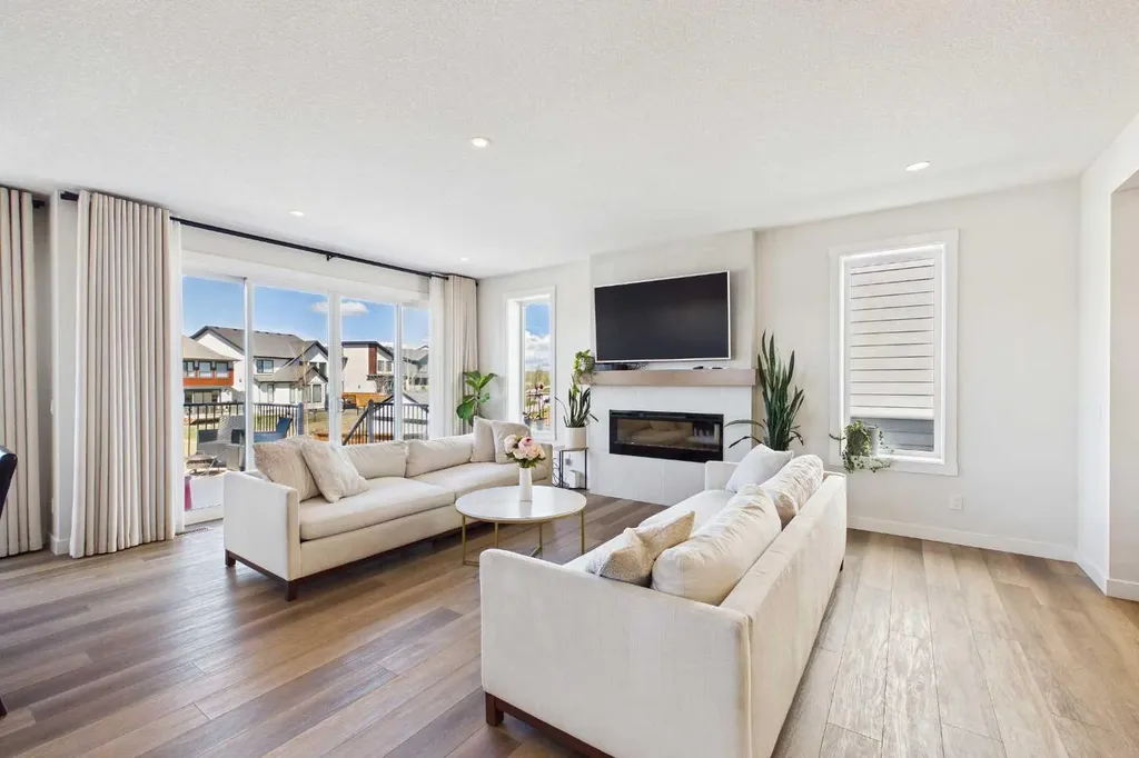 59 Royston Rise NW Calgary AB T3L 0K1
