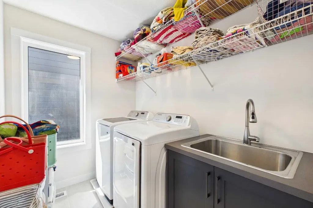 59 Royston Rise NW Calgary AB T3L 0K1