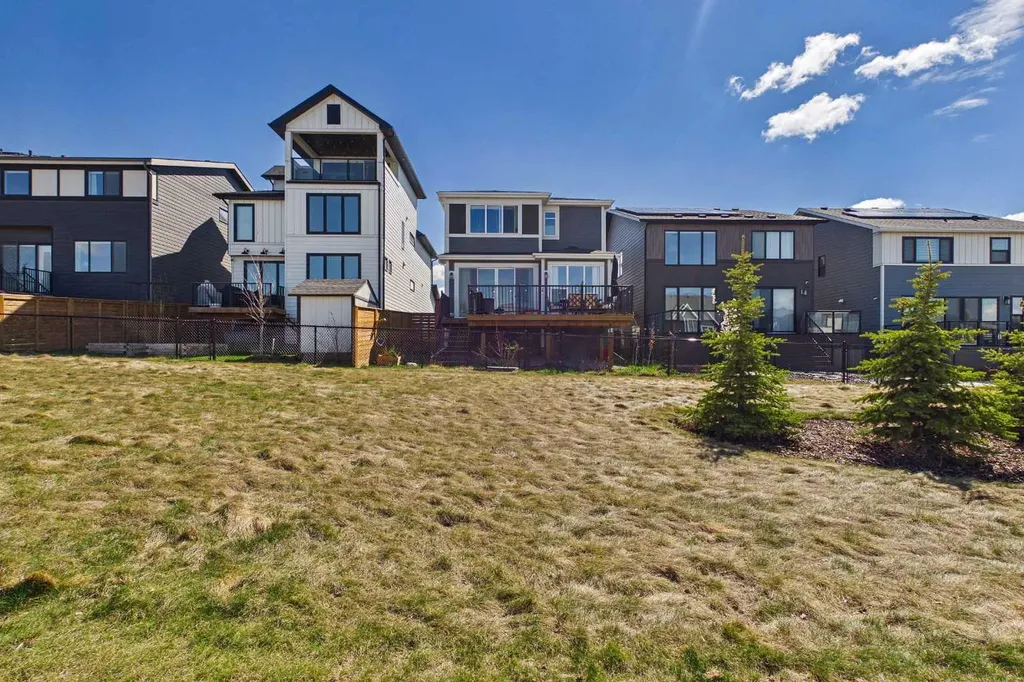 59 Royston Rise NW Calgary AB T3L 0K1