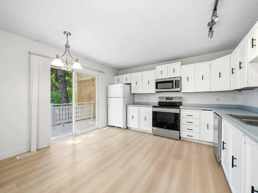6506 Ranchview Drive NW Calgary AB T3G 1A1