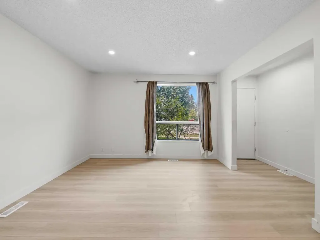 6506 Ranchview Drive NW Calgary AB T3G 1A1