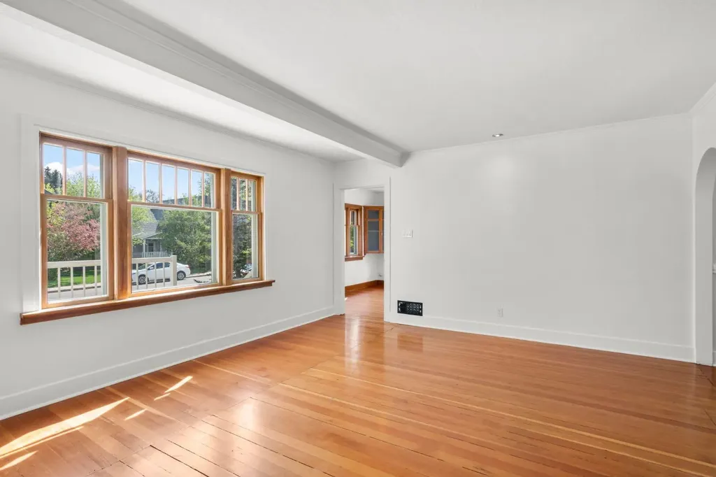 1404 18 Avenue NW Calgary AB T2M 0W6