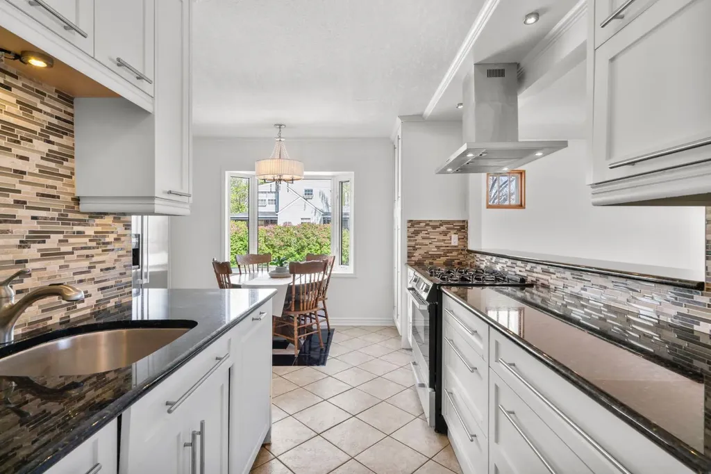 1404 18 Avenue NW Calgary AB T2M 0W6