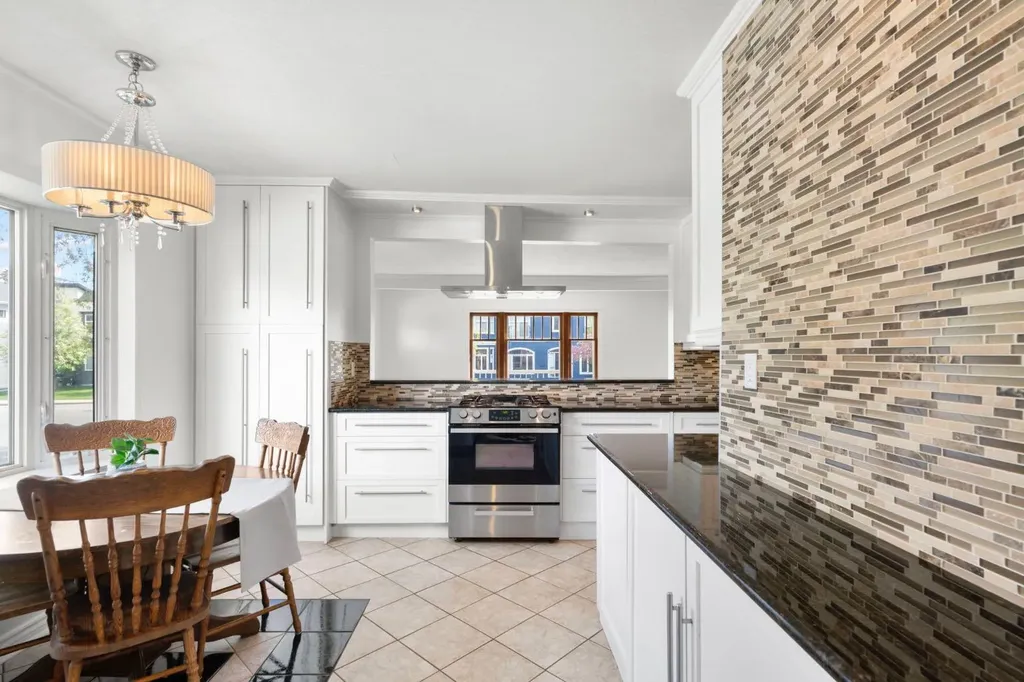 1404 18 Avenue NW Calgary AB T2M 0W6