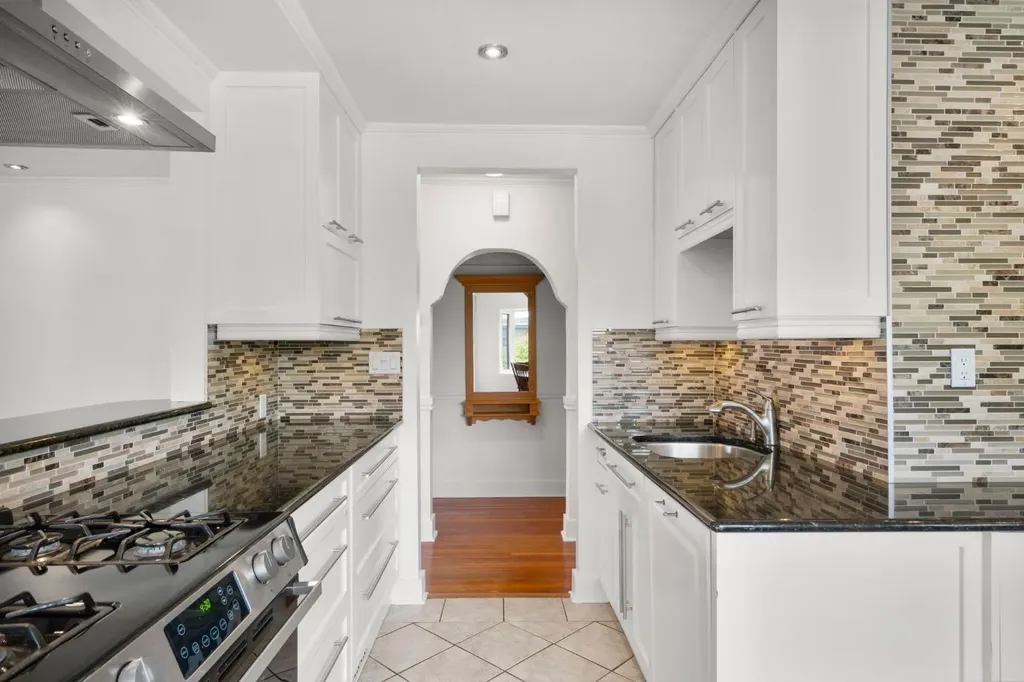 1404 18 Avenue NW Calgary AB T2M 0W6