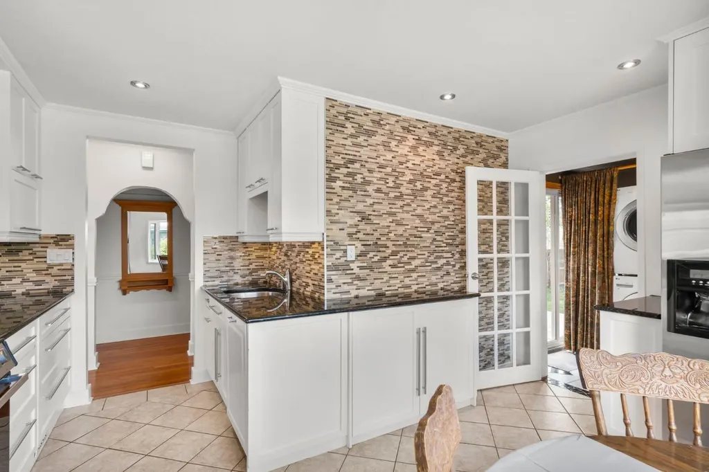 1404 18 Avenue NW Calgary AB T2M 0W6
