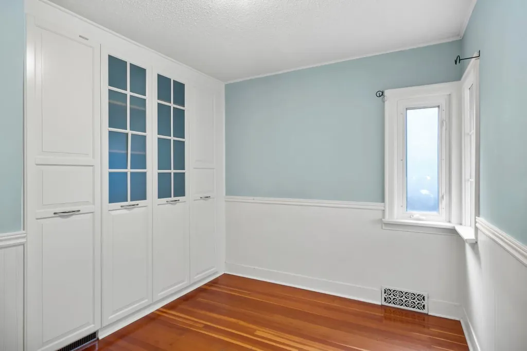 1404 18 Avenue NW Calgary AB T2M 0W6