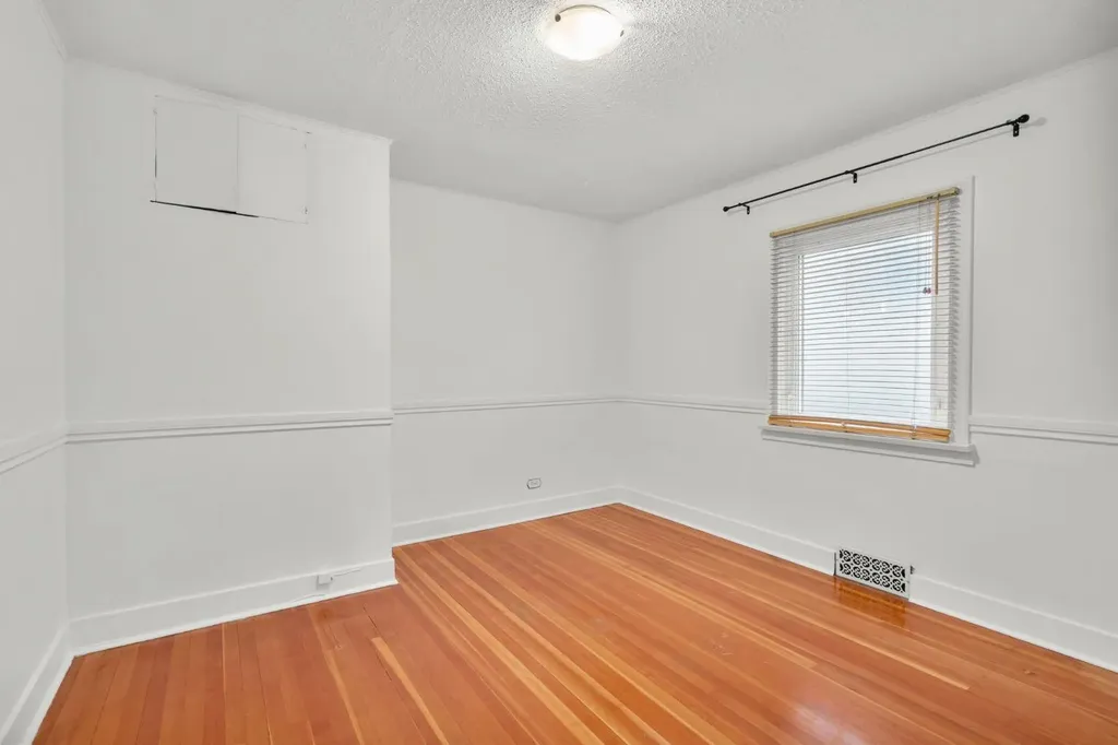 1404 18 Avenue NW Calgary AB T2M 0W6