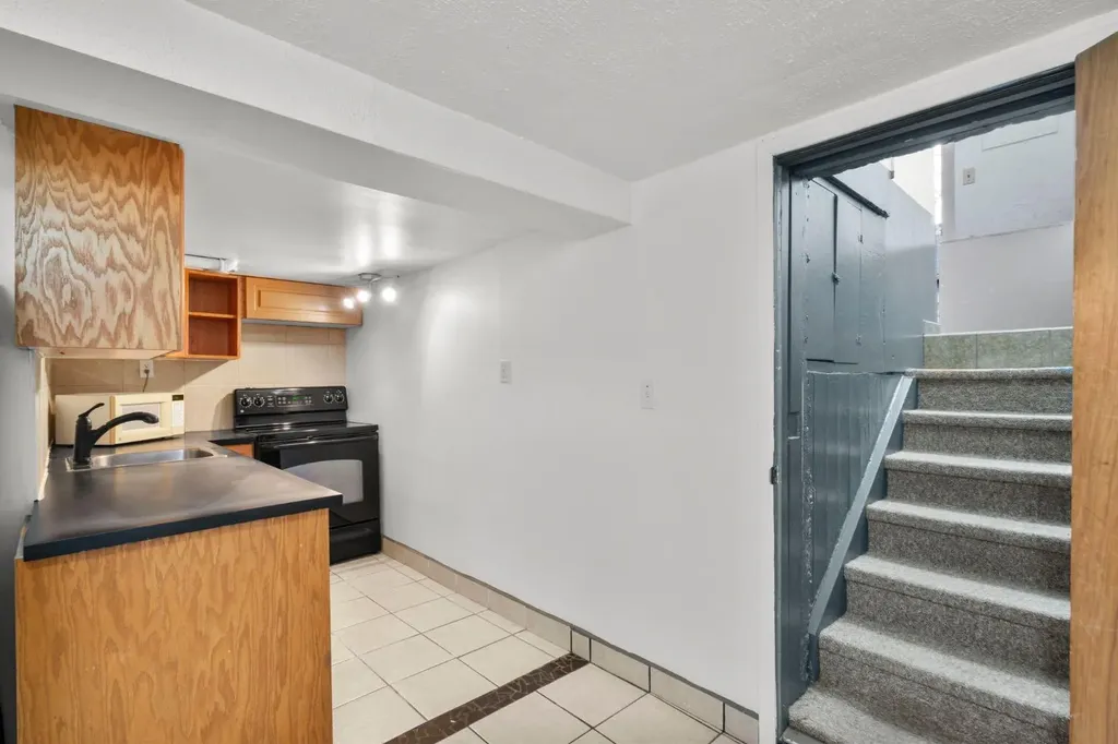 1404 18 Avenue NW Calgary AB T2M 0W6