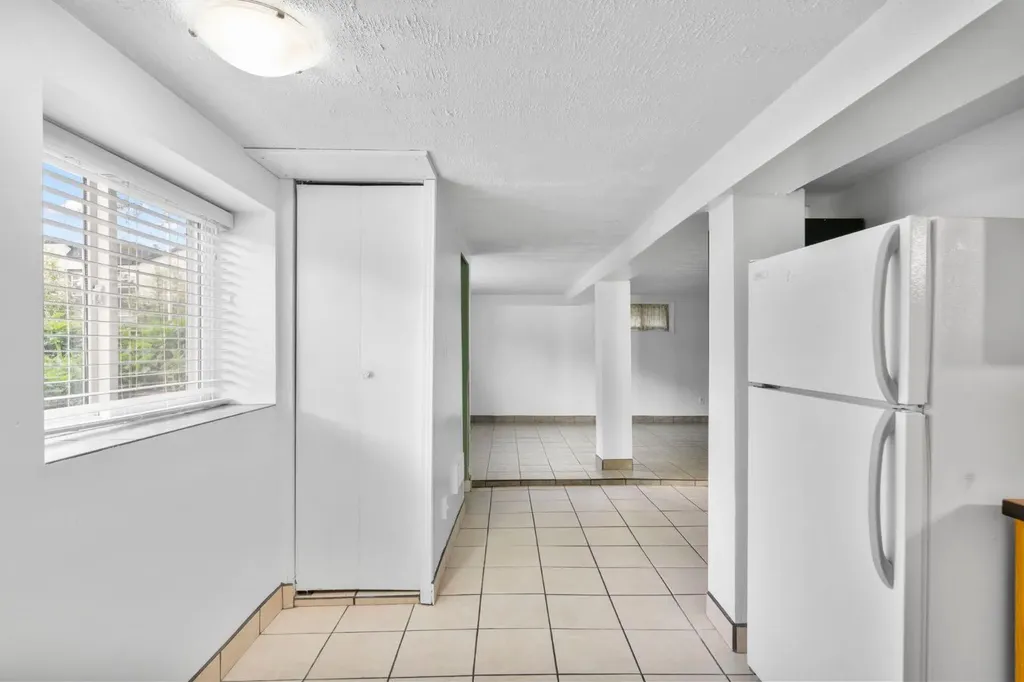 1404 18 Avenue NW Calgary AB T2M 0W6