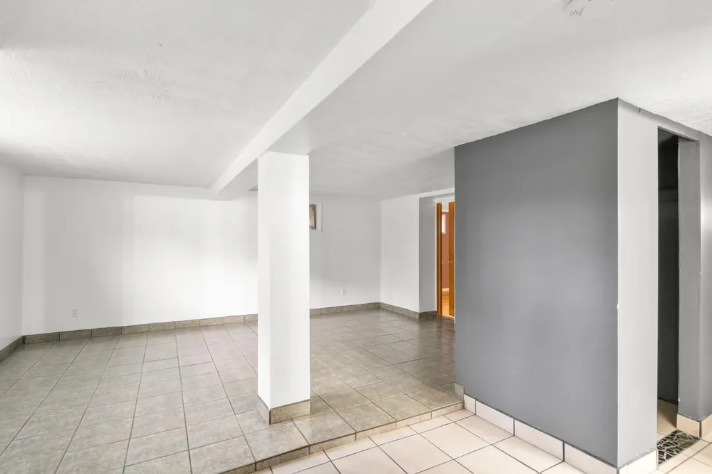 1404 18 Avenue NW Calgary AB T2M 0W6