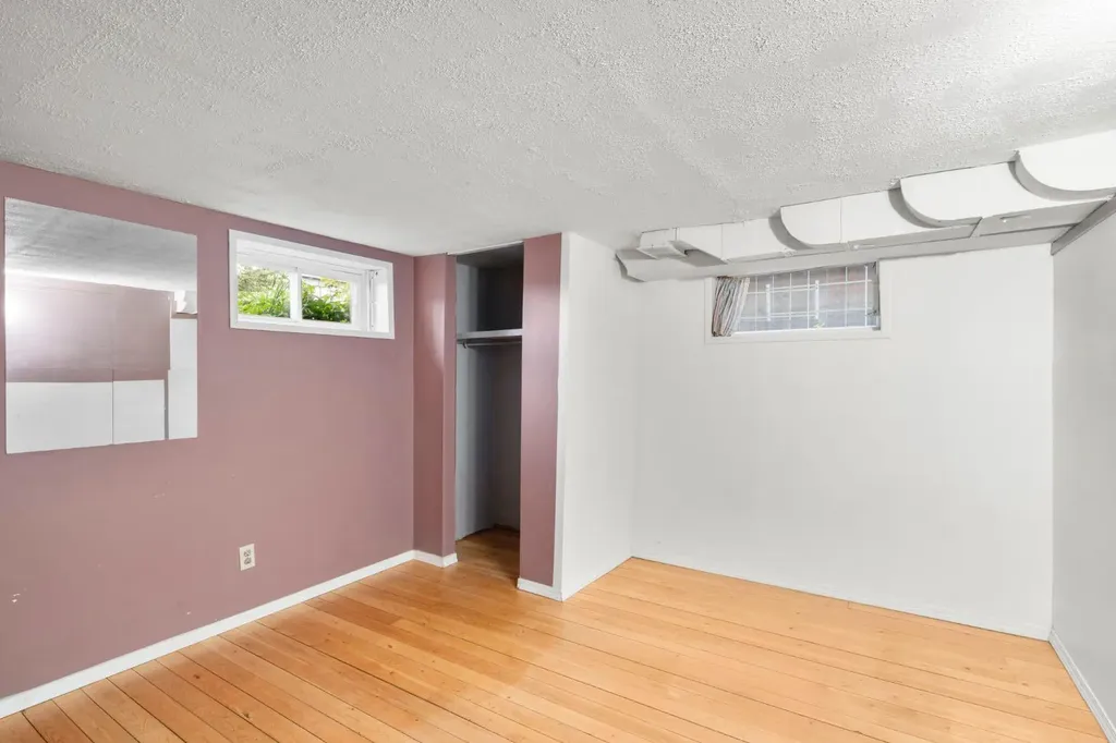 1404 18 Avenue NW Calgary AB T2M 0W6