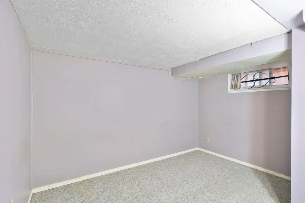 1404 18 Avenue NW Calgary AB T2M 0W6