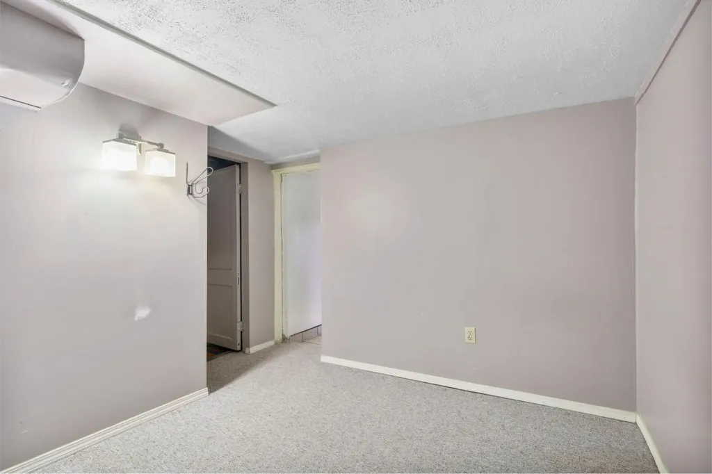 1404 18 Avenue NW Calgary AB T2M 0W6