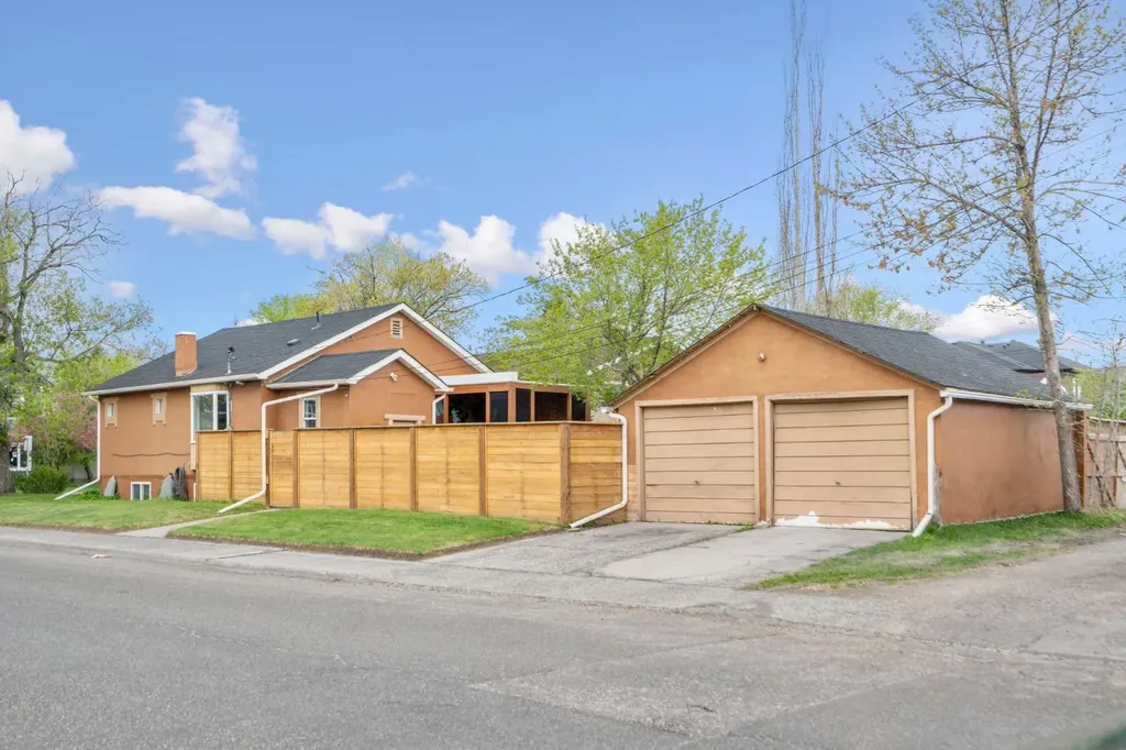 1404 18 Avenue NW Calgary AB T2M 0W6