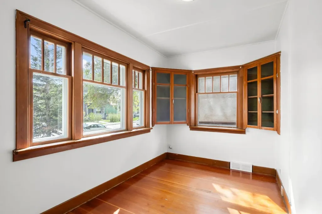 1404 18 Avenue NW Calgary AB T2M 0W6