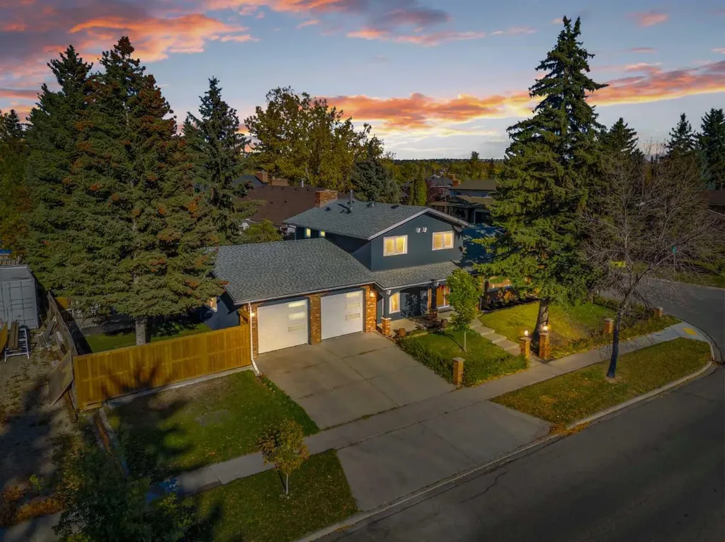 263 Silvergrove Place NW Calgary AB T3B 4T5