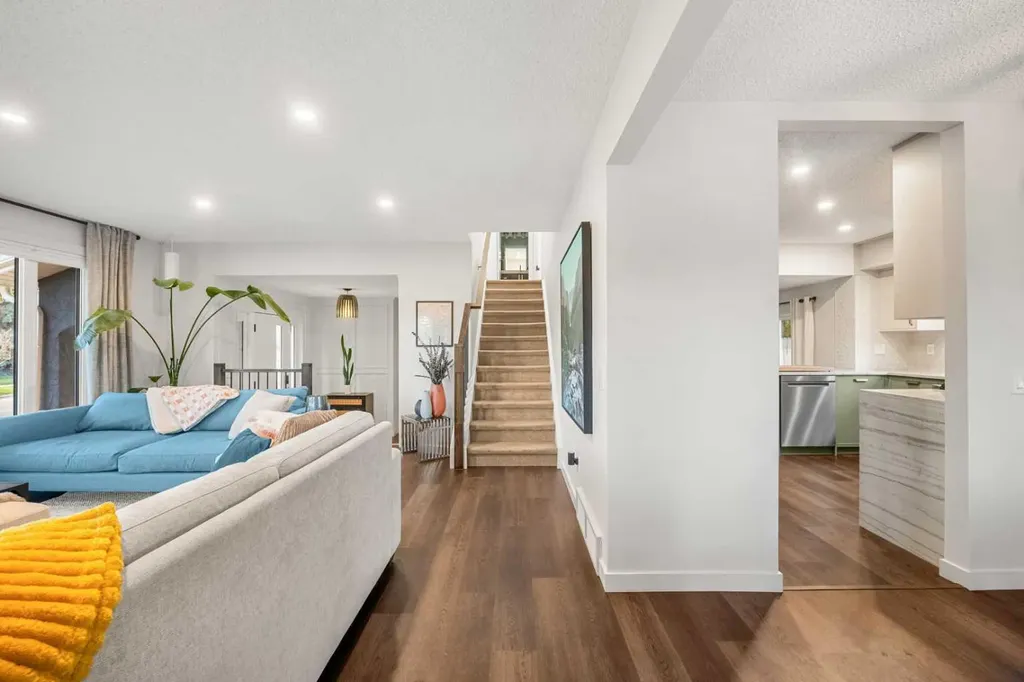 263 Silvergrove Place NW Calgary AB T3B 4T5