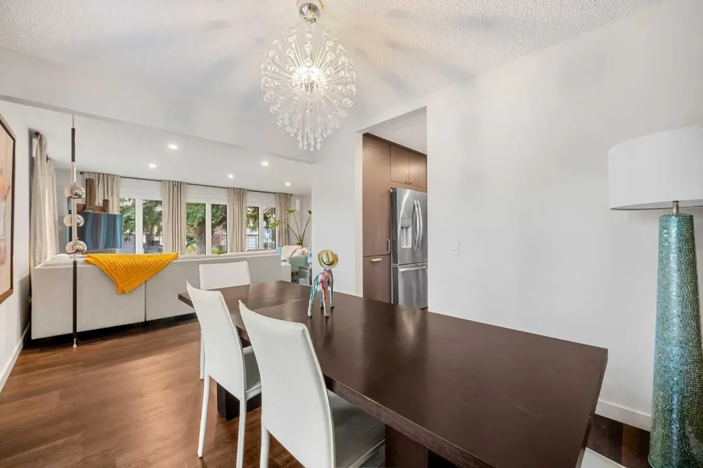 263 Silvergrove Place NW Calgary AB T3B 4T5
