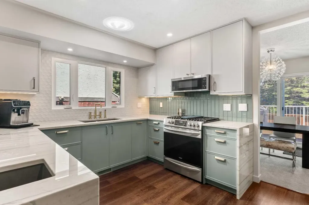 263 Silvergrove Place NW Calgary AB T3B 4T5
