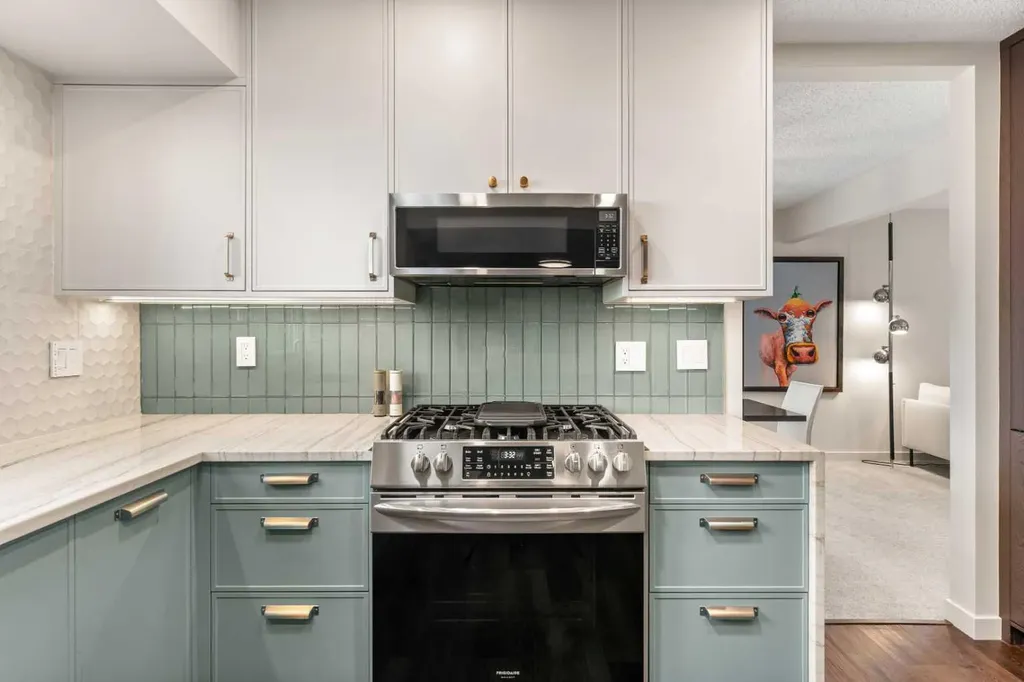 263 Silvergrove Place NW Calgary AB T3B 4T5