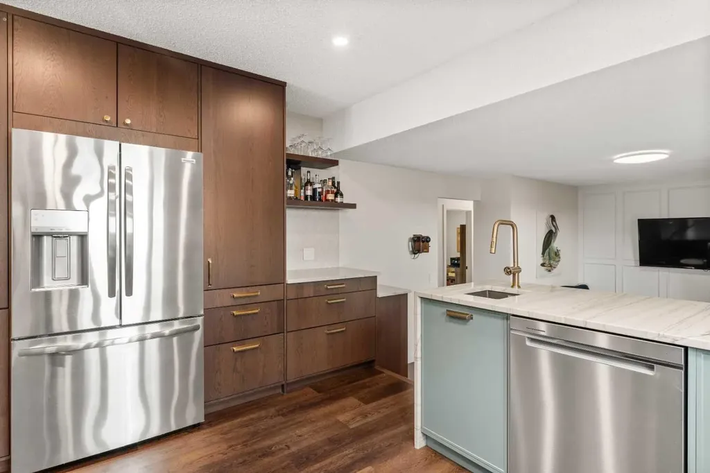 263 Silvergrove Place NW Calgary AB T3B 4T5