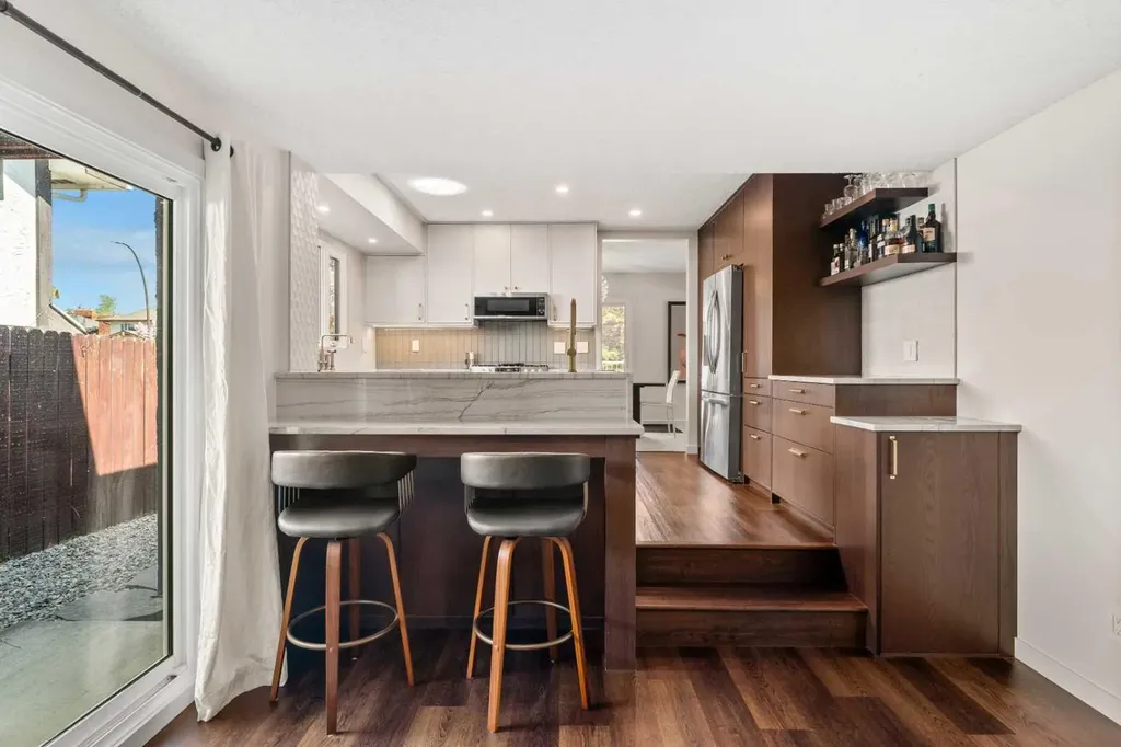 263 Silvergrove Place NW Calgary AB T3B 4T5