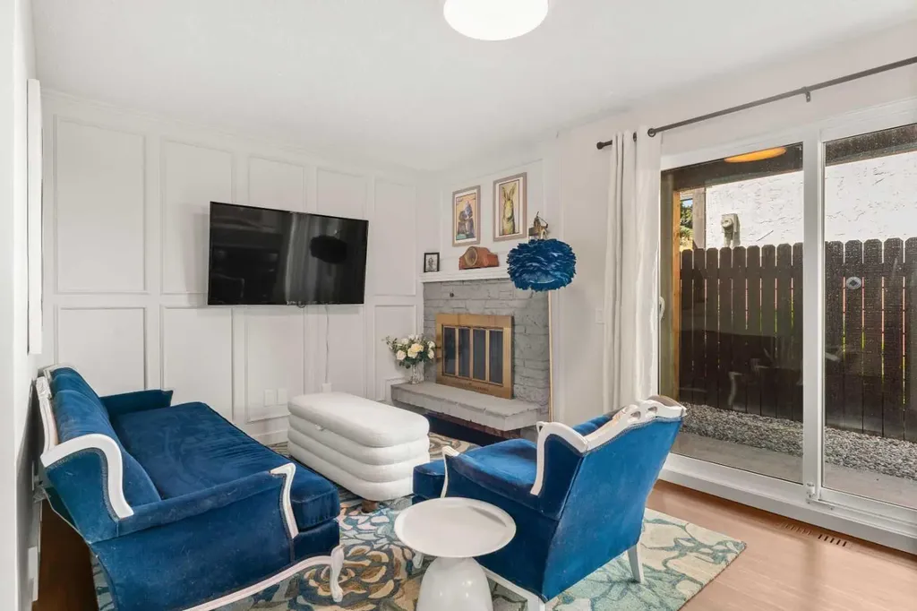 263 Silvergrove Place NW Calgary AB T3B 4T5