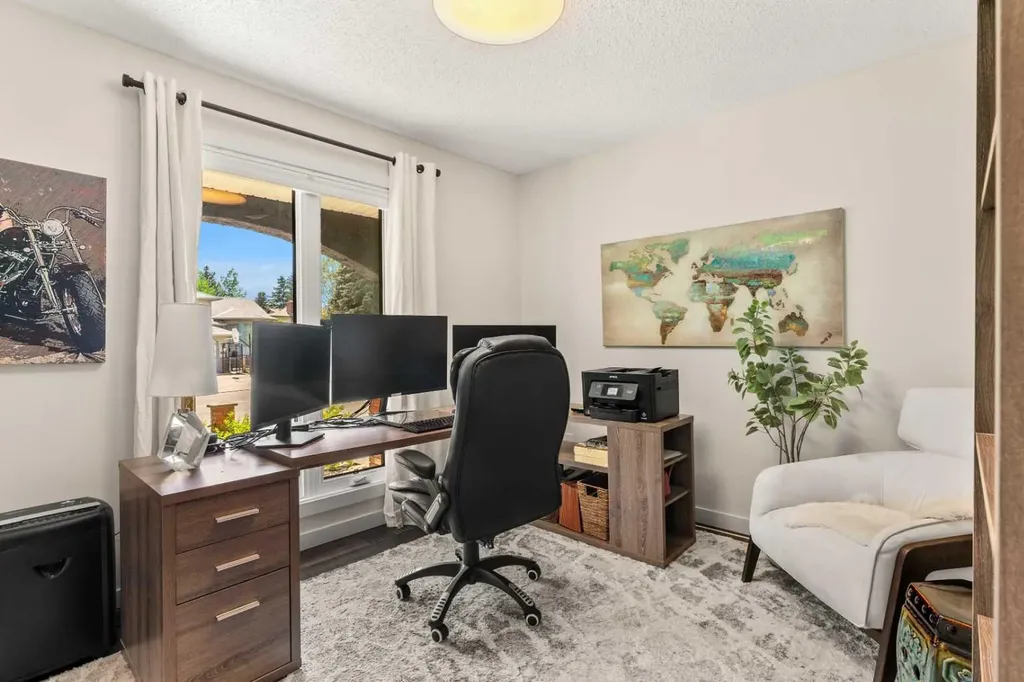 263 Silvergrove Place NW Calgary AB T3B 4T5