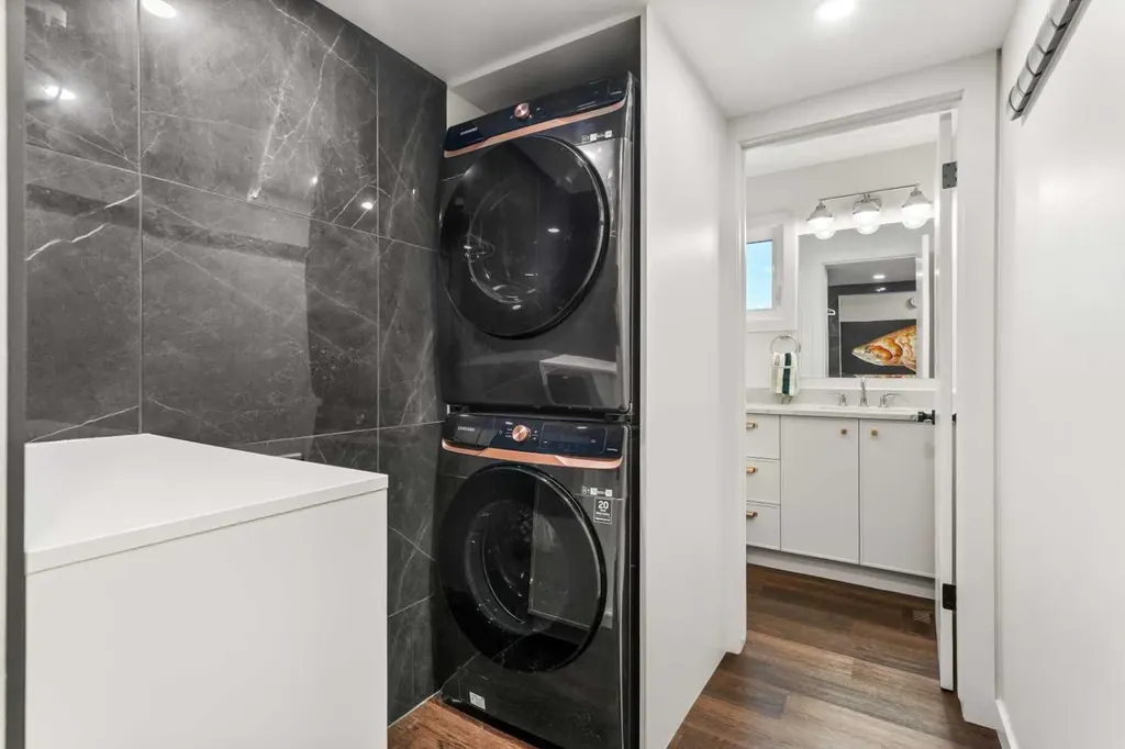 263 Silvergrove Place NW Calgary AB T3B 4T5