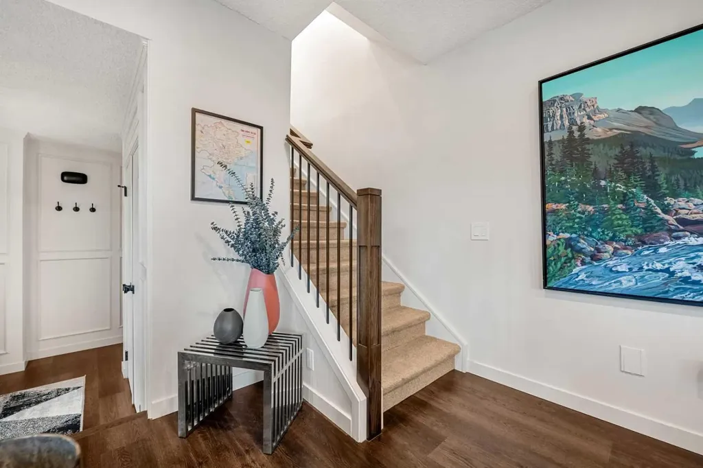 263 Silvergrove Place NW Calgary AB T3B 4T5